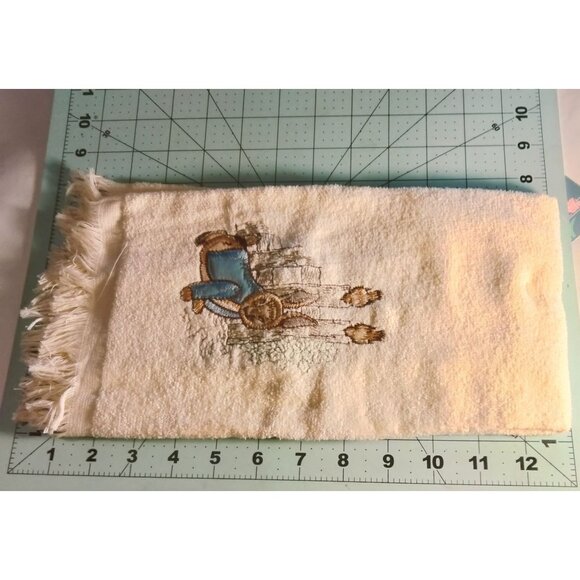 Peter Rabbit Embroidered Hand Towel Easter Seasonal Accents Cotton 26 X 15 New - Picture 3 of 6